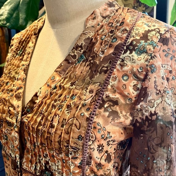 BKE floral chiffon pleated button peasant top - Picture 9 of 13